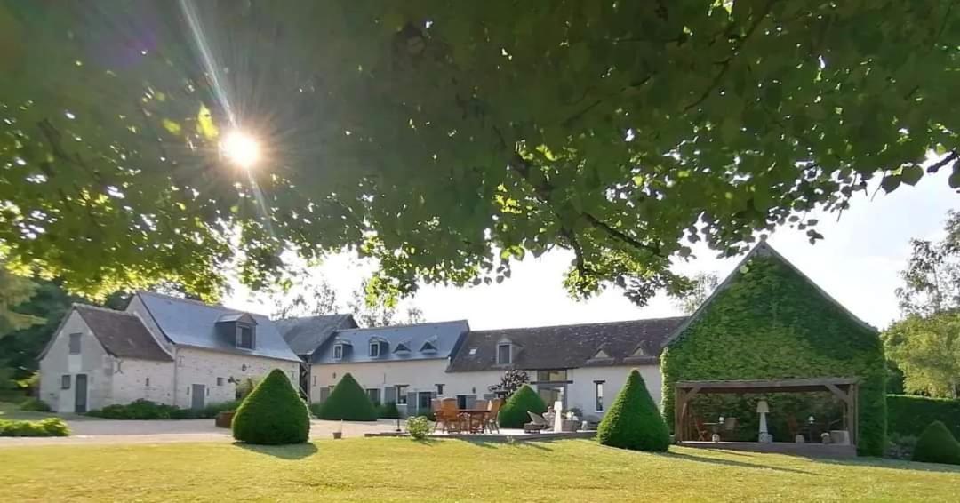 Domaine De La Limetiere Hotel Neuvy-le-Roi ภายนอก รูปภาพ