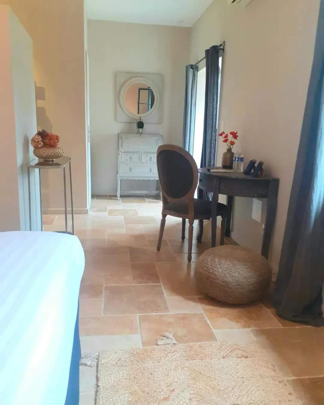 Domaine De La Limetiere Hotel Neuvy-le-Roi ภายนอก รูปภาพ